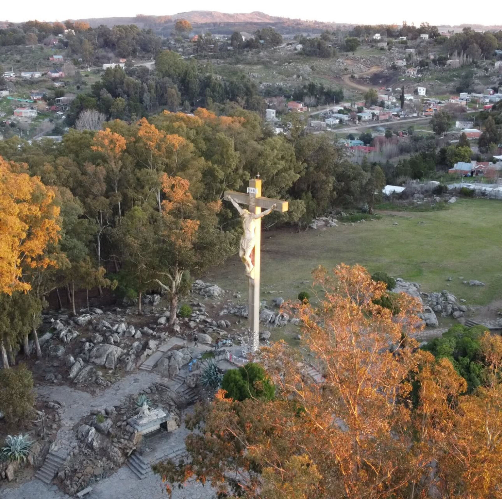 Monte Calvario Tandil: el recorrido espiritual entre pinos, olivos y sierras que sorprende a todos